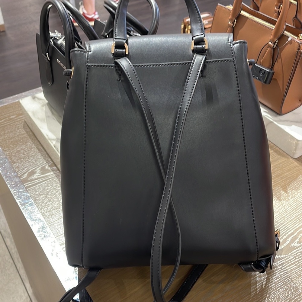 Michael Kors Backpack Bag Phoebe Medium Flap Drawstring Backpack Black
NWT - Picture 9 of 16
